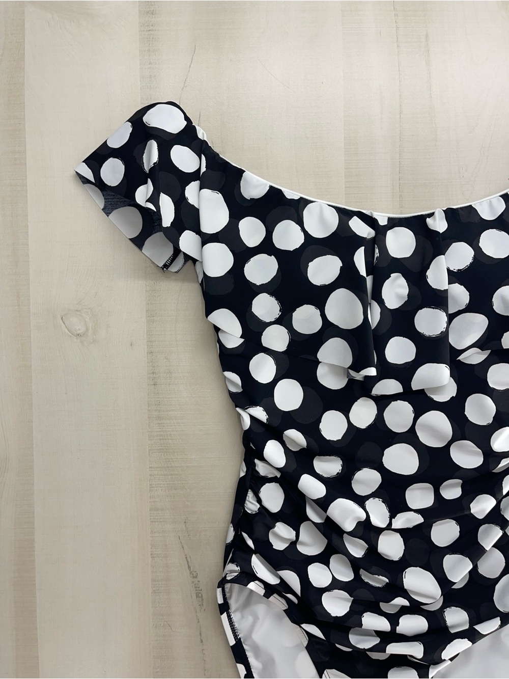 LA BLANCA women’s meet me in Ibiza polka dot runched slimming black white 8 - Picture 4 of 7